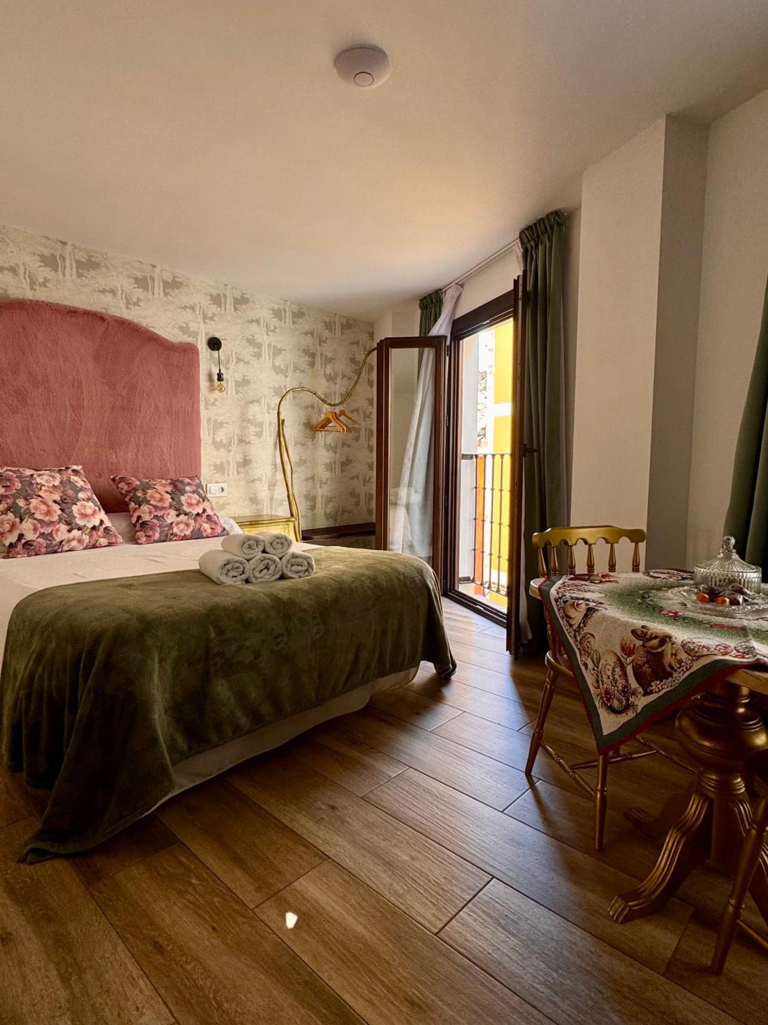Ateneo Cuenca Suites Con Cocina En El Casco Historico Dış mekan fotoğraf